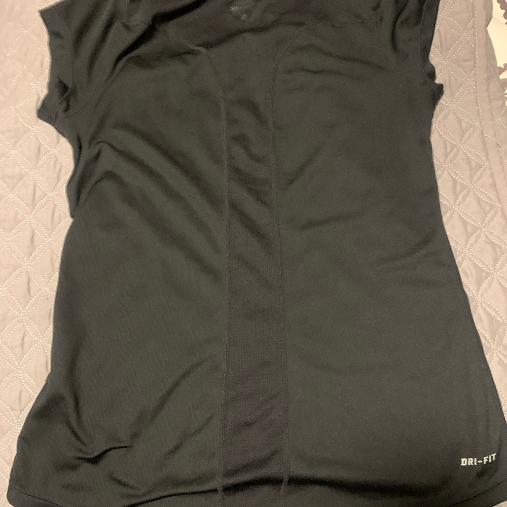 Nike top - Picture 3 of 3